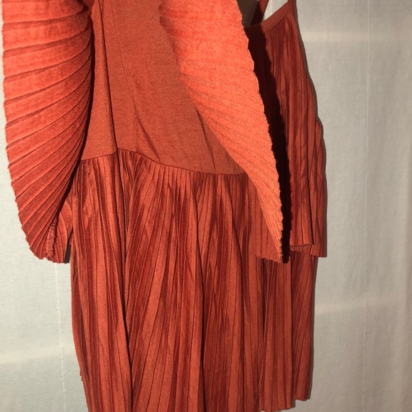 Flowy Tiered Blouse - Picture 2 of 3